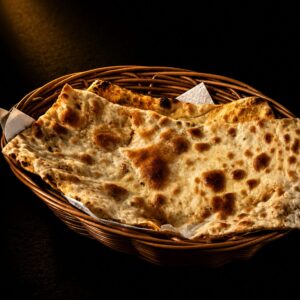 Frisch gebackenes Butter Naan aus dem Tandoor im Shiva's Garden Restaurant in Villingen-Schwenningen