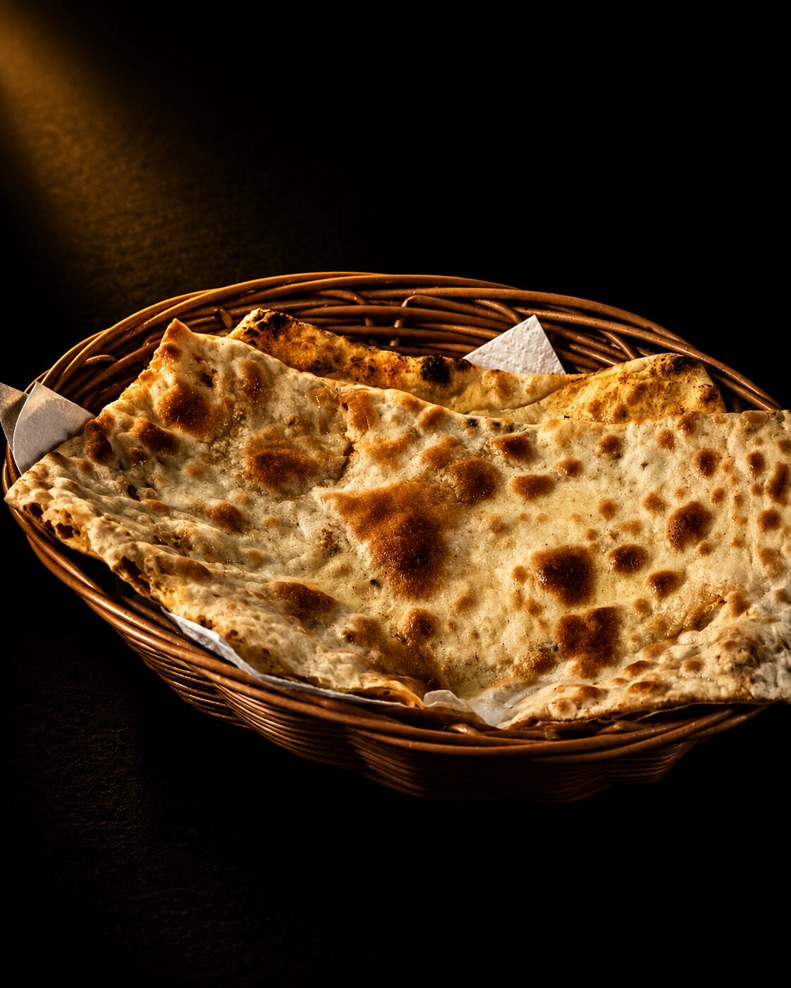 Frisch gebackenes Butter Naan aus dem Tandoor im Shiva's Garden Restaurant in Villingen-Schwenningen