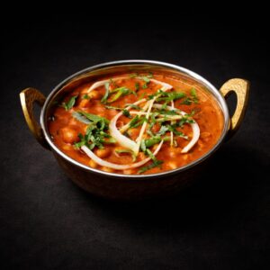 Chana-Masala-Gericht mit Gewürzen