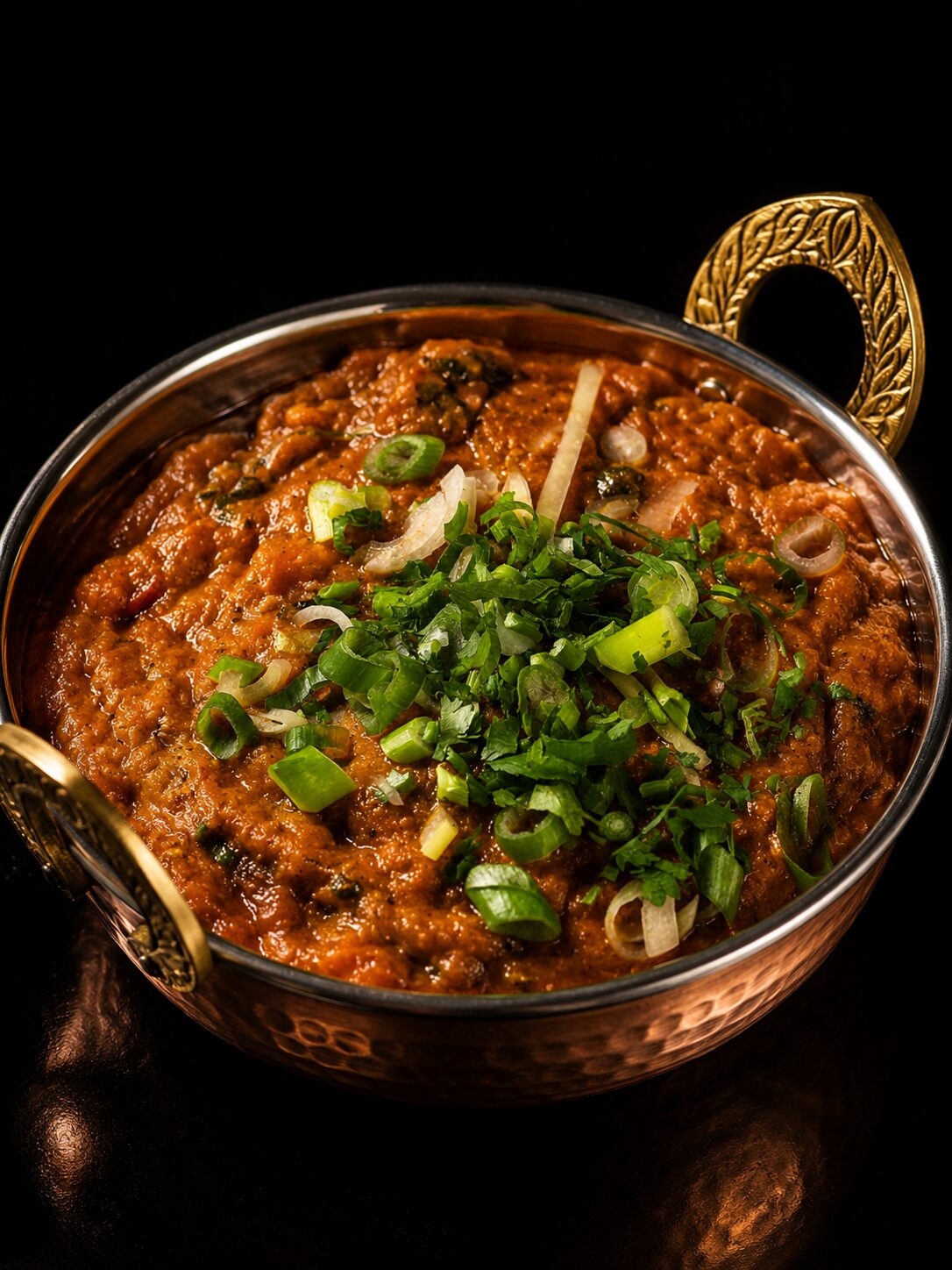 Authentisches Baingan Bharta mit gerösteter Aubergine und frischen Kräutern im Shiva's Garden Indian Restaurant in Villingen.