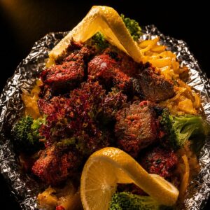 Saftiges Lamm Tikka vom Tandoor mit authentischen indischen Gewürzen, serviert im Shiva's Garden in Villingen. Title