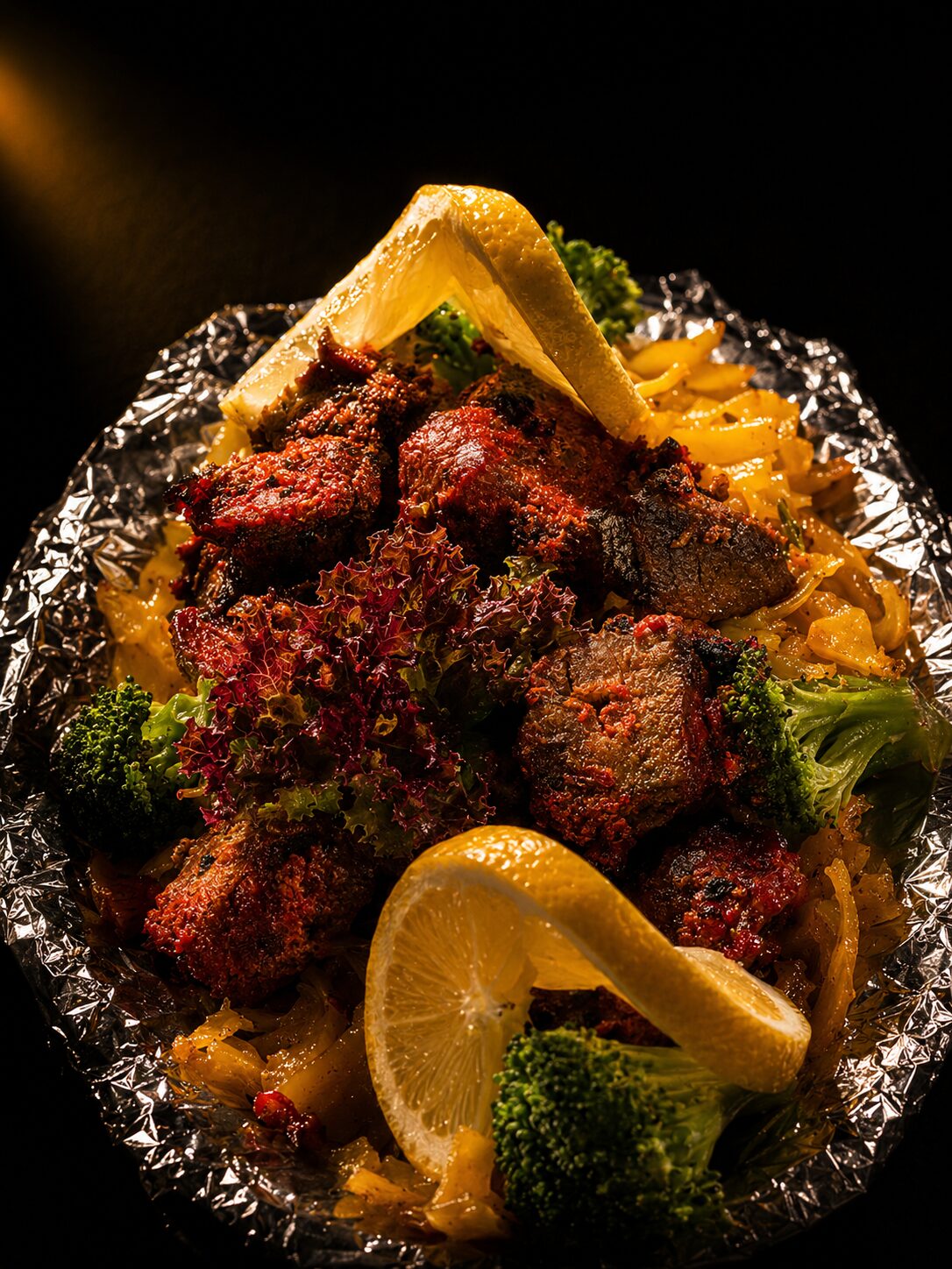 Saftiges Lamm Tikka vom Tandoor mit authentischen indischen Gewürzen, serviert im Shiva's Garden in Villingen. Title